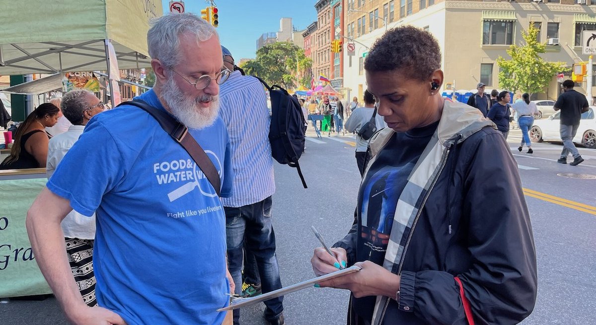 Brooklyn, NY: Earth Day Petitioning for GasFreeNYC