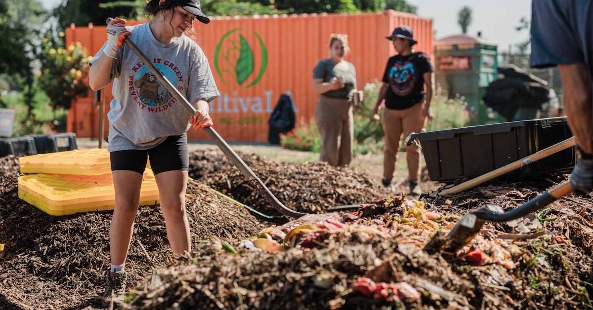 Compost Hub Support: CultivaLA Farm · Mobilize