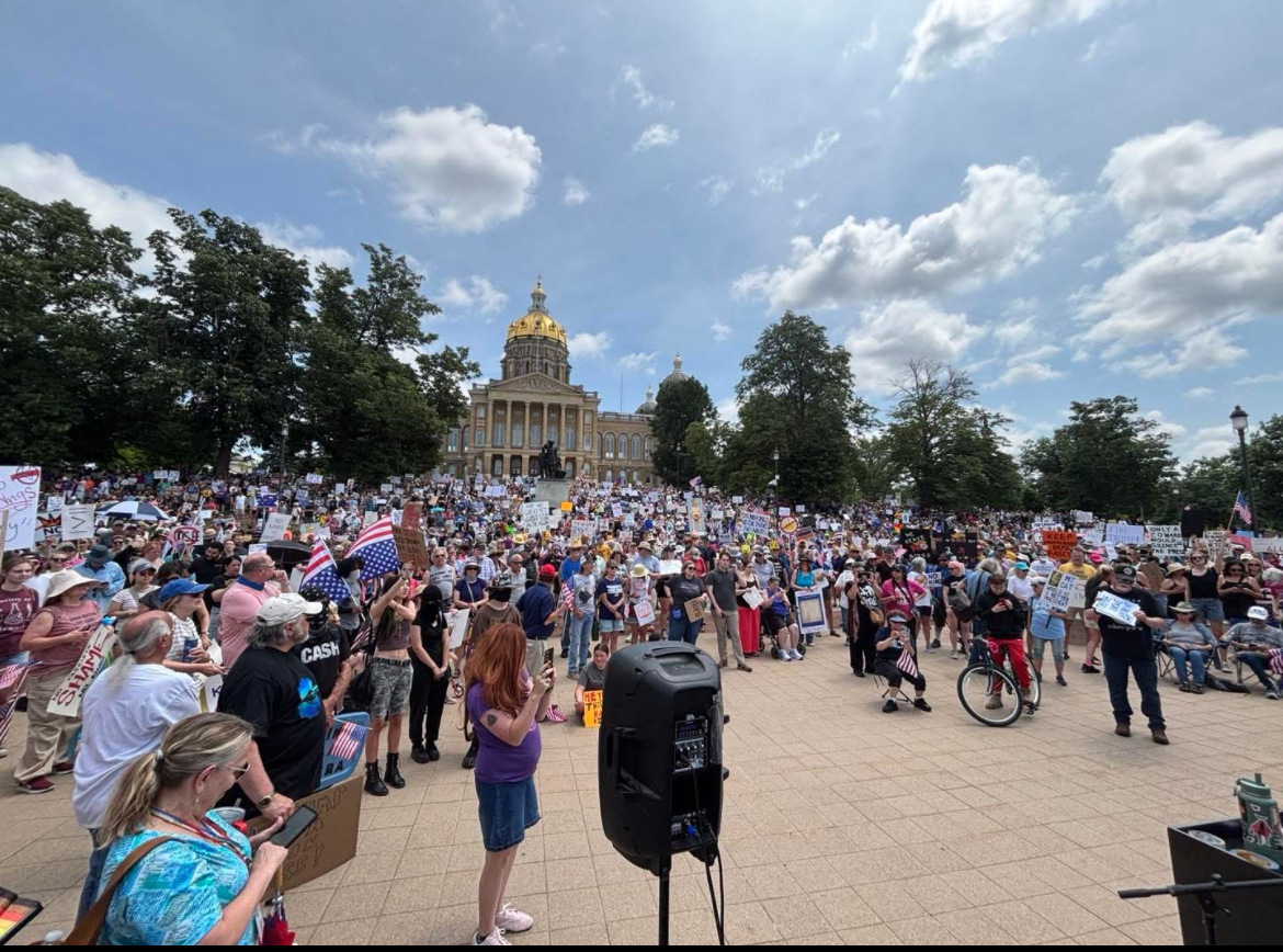 IA: NO KINGS 3 Des Moines Art Builds