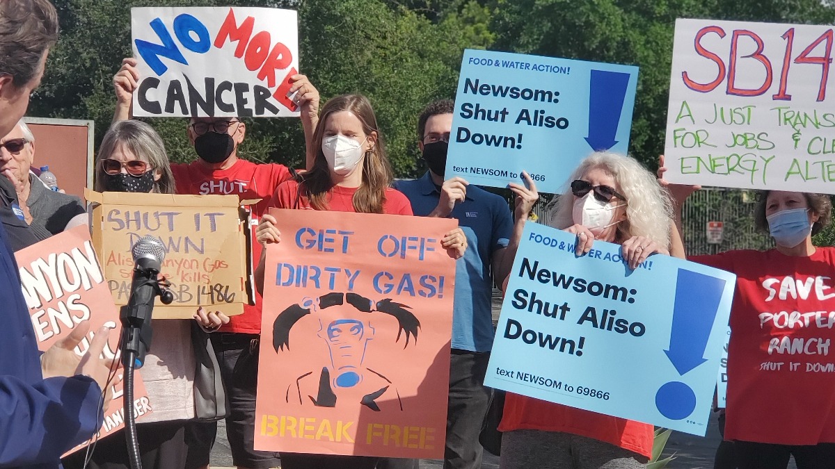 Los Angeles, CA: Art Build to Stop SoCalGas