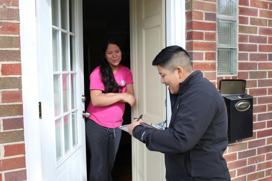 Door to door. Концепция Door to Door. Коммивояжеры мошенники. Door to Door Saller. Услуга «Door-to-Door».