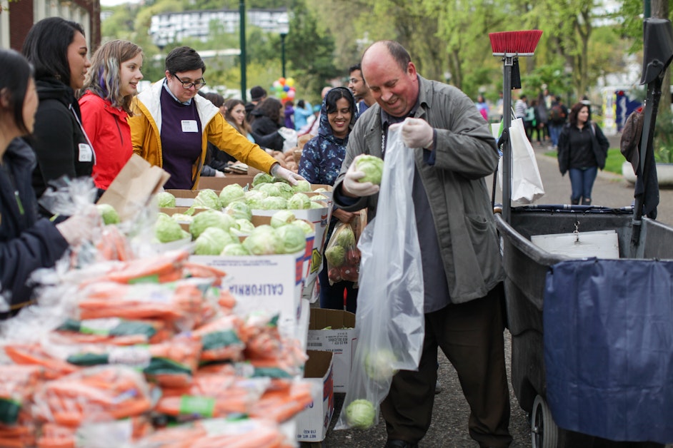 Oregon City ODHS Free Food Market · Oregon Food Bank
